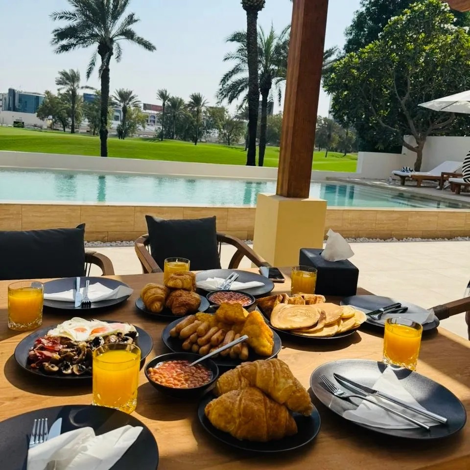 Image alt description