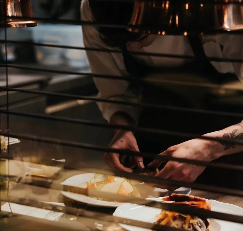 Image alt description