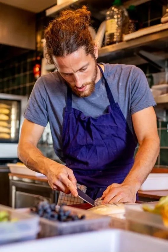 Image alt description