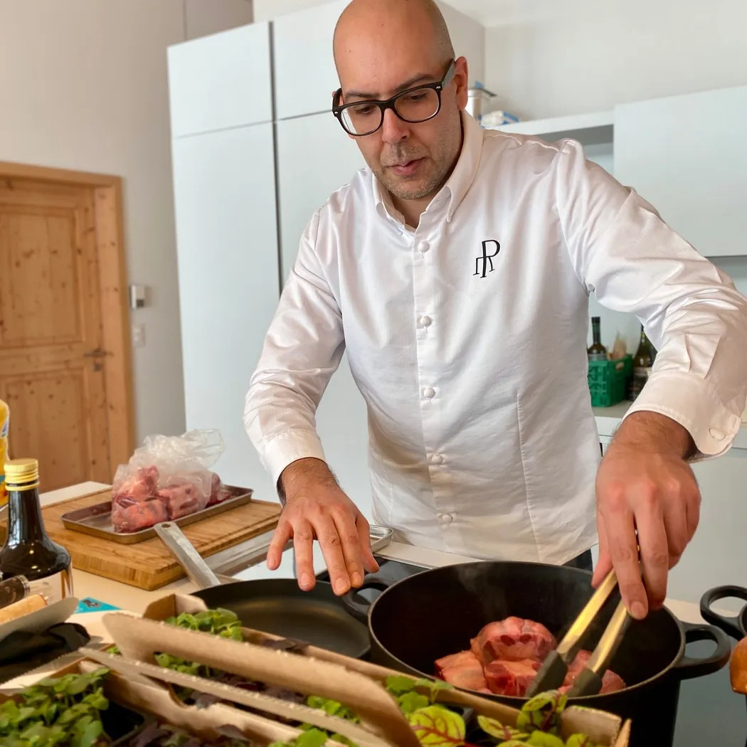 Image alt description