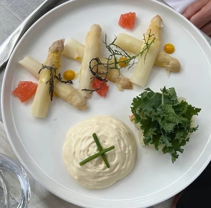 Image alt description