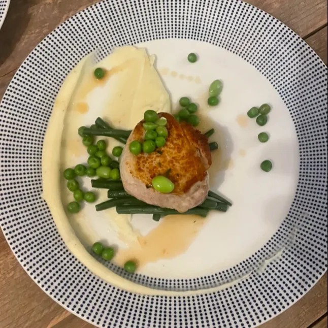 Image alt description