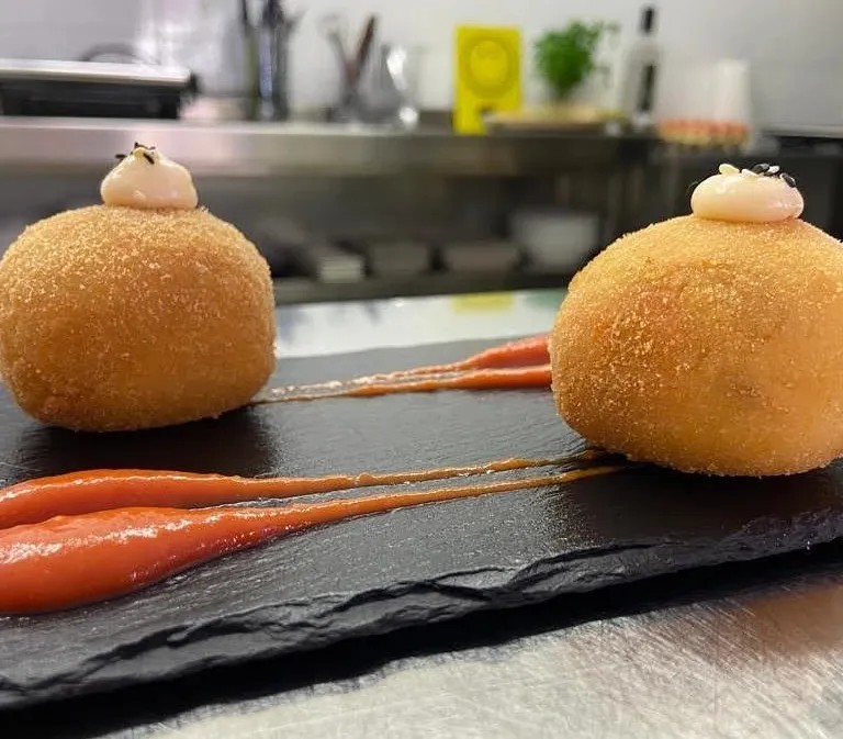 Image alt description