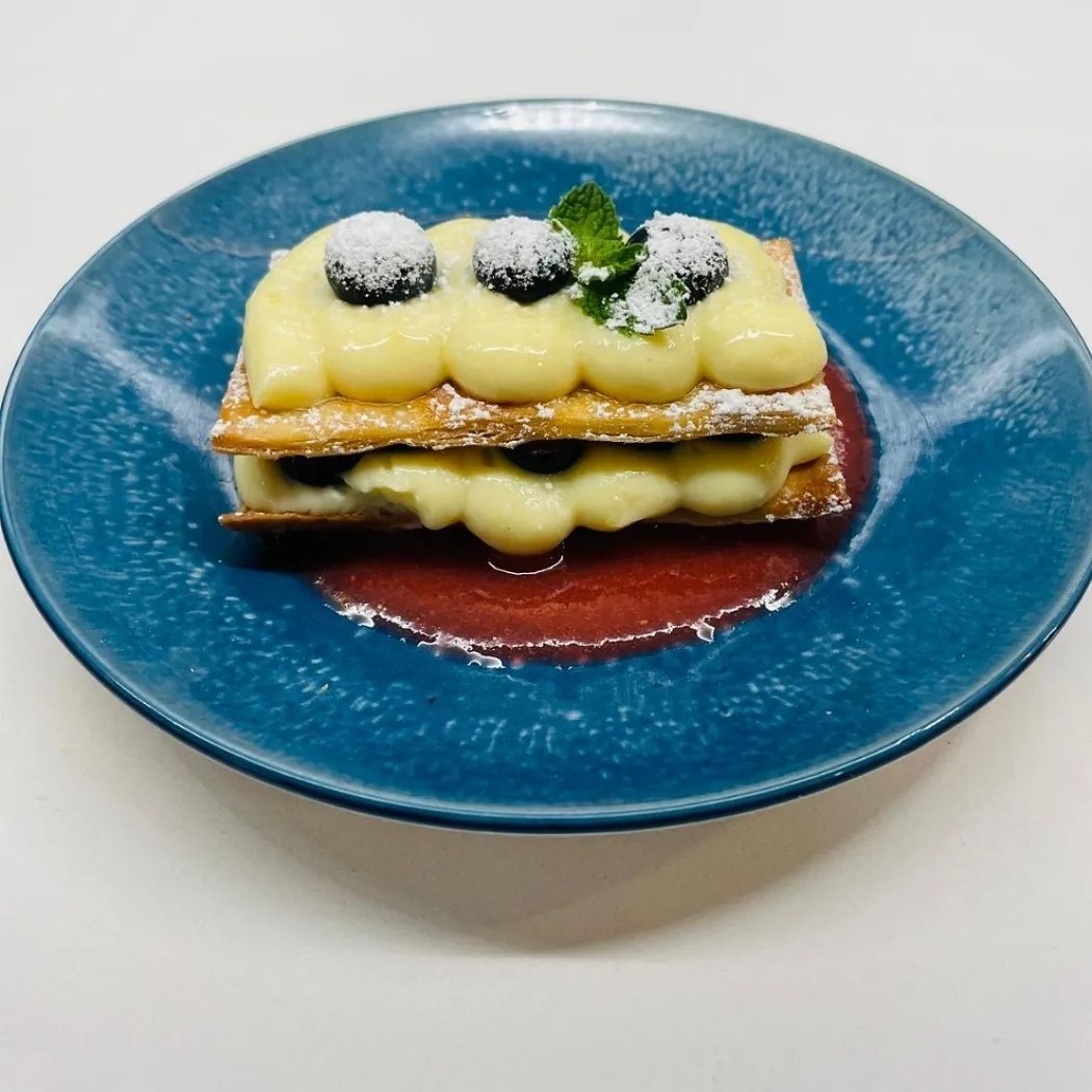 Image alt description