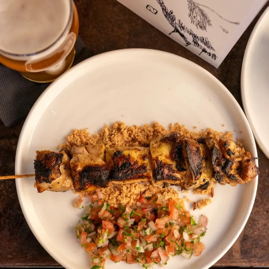 Image alt description