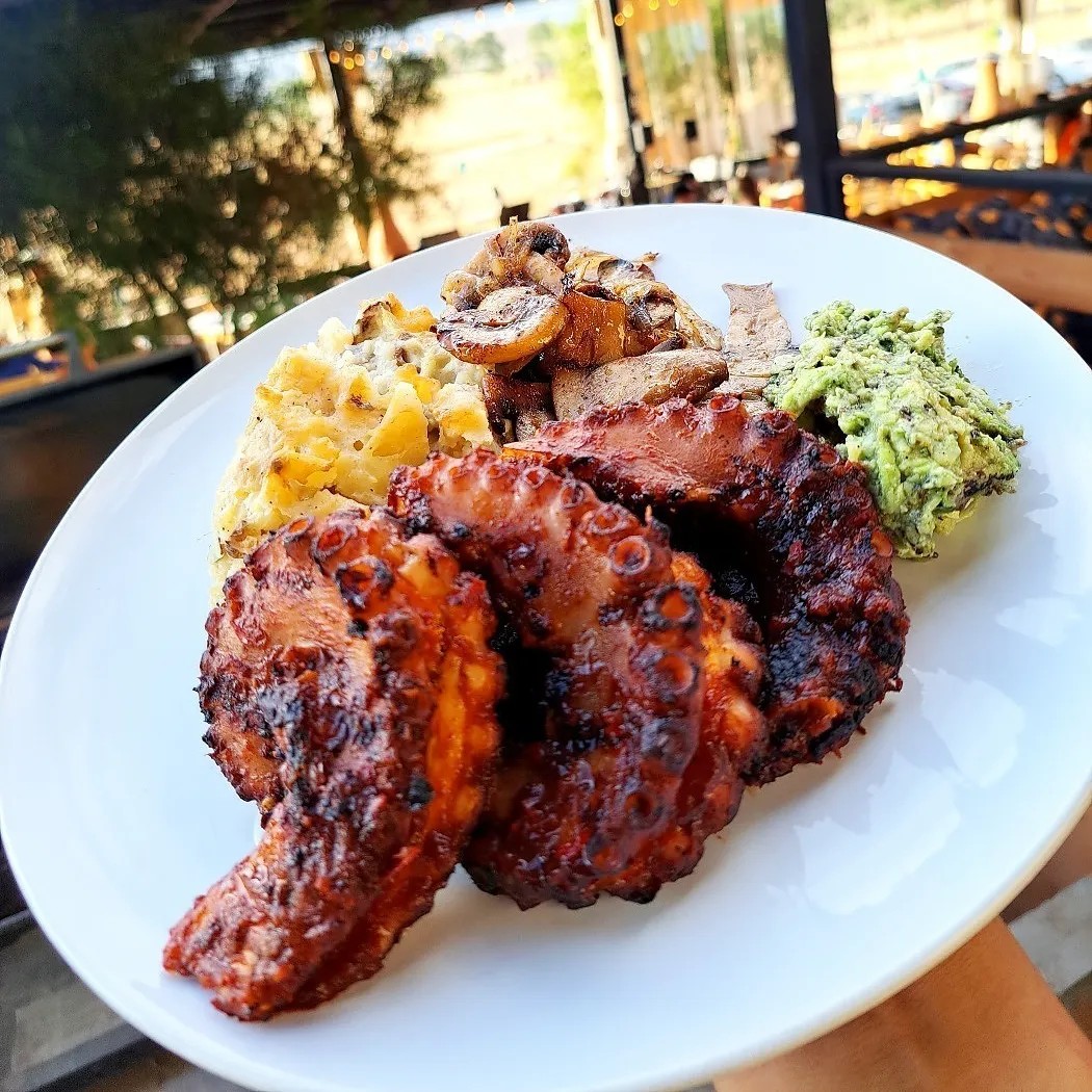 Image alt description