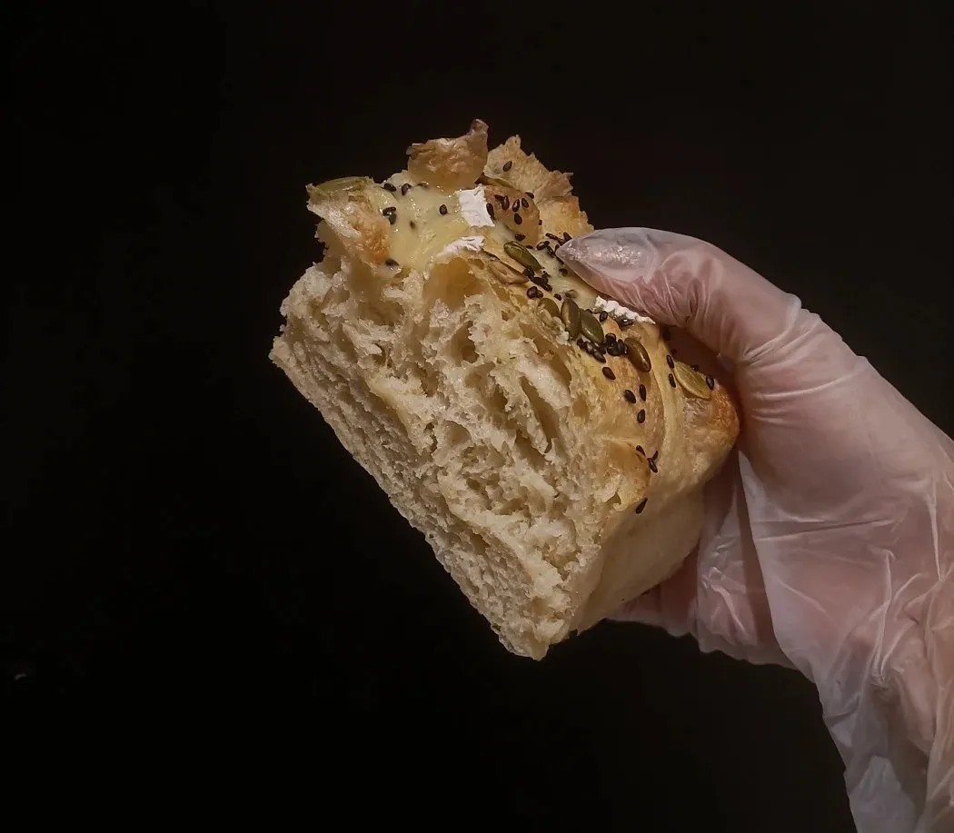 Image alt description