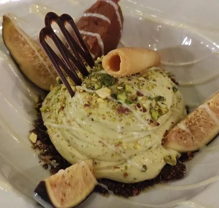 Image alt description