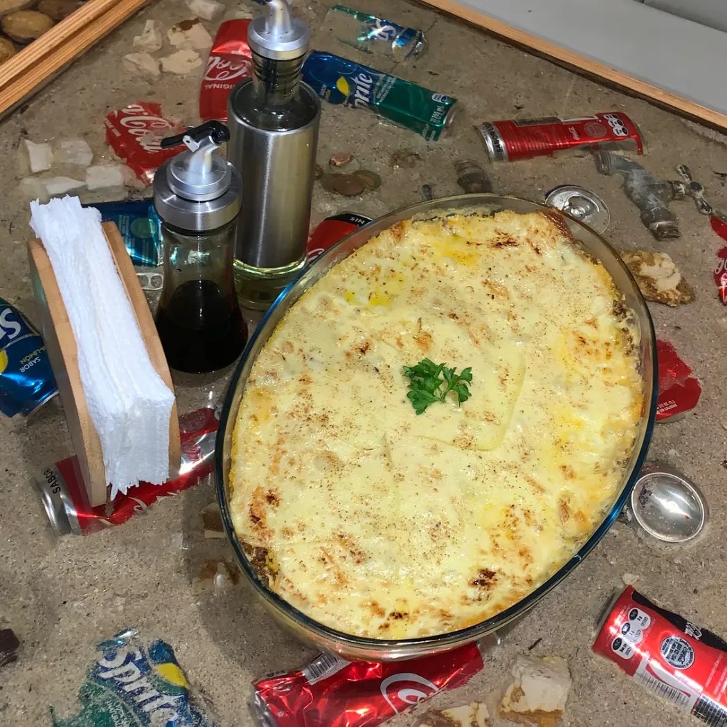 Image alt description