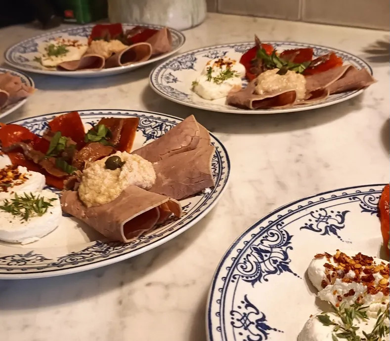 Image alt description