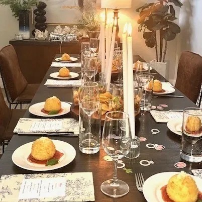 Image alt description