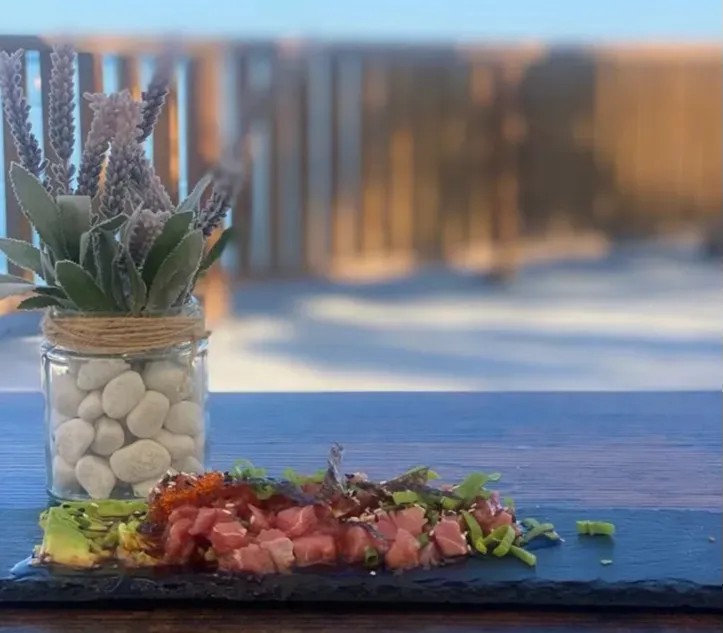 Image alt description