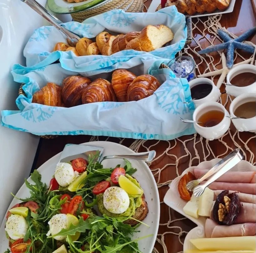 Image alt description