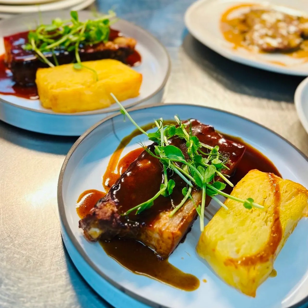 Image alt description