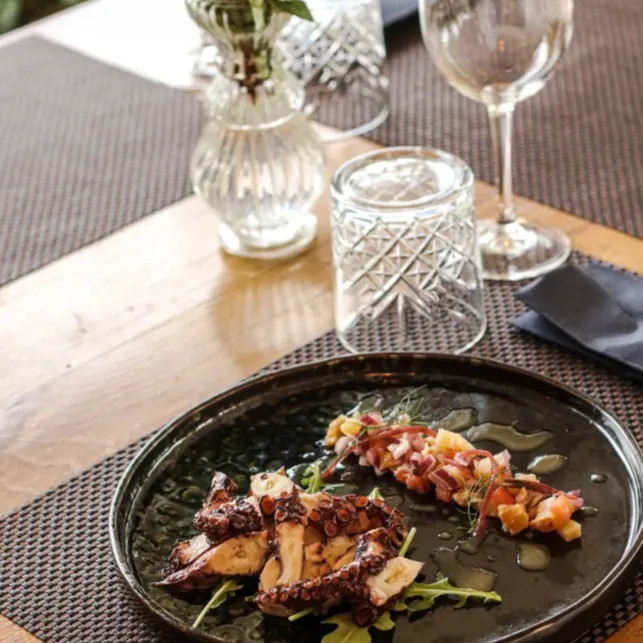 Image alt description