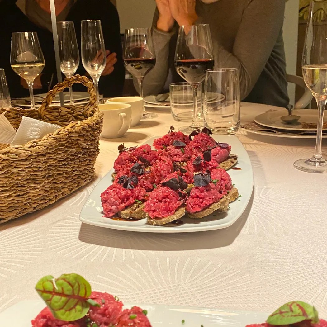 Image alt description