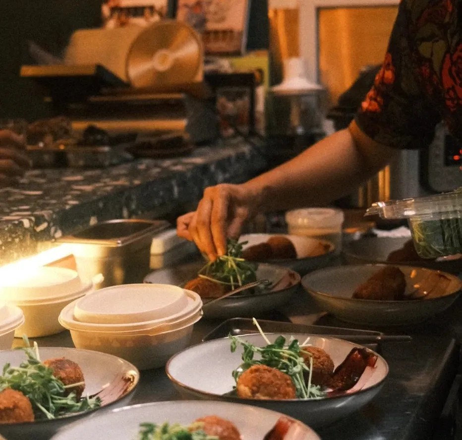 Image alt description