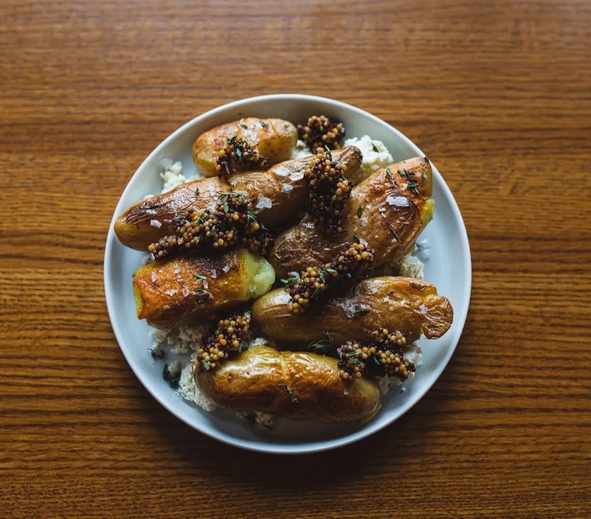 Image alt description