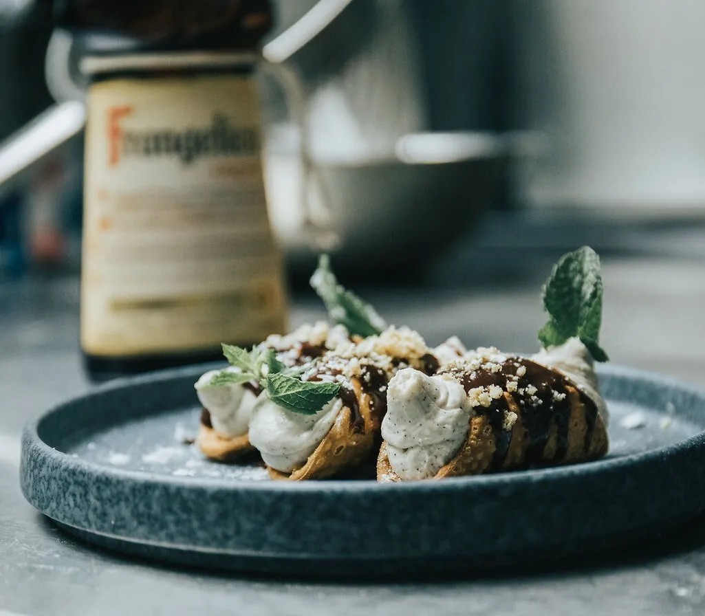 Image alt description