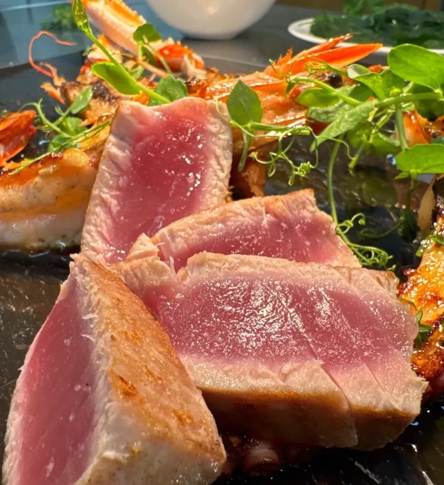 Image alt description