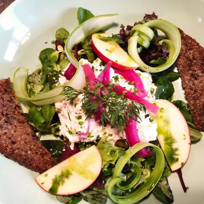 Image alt description