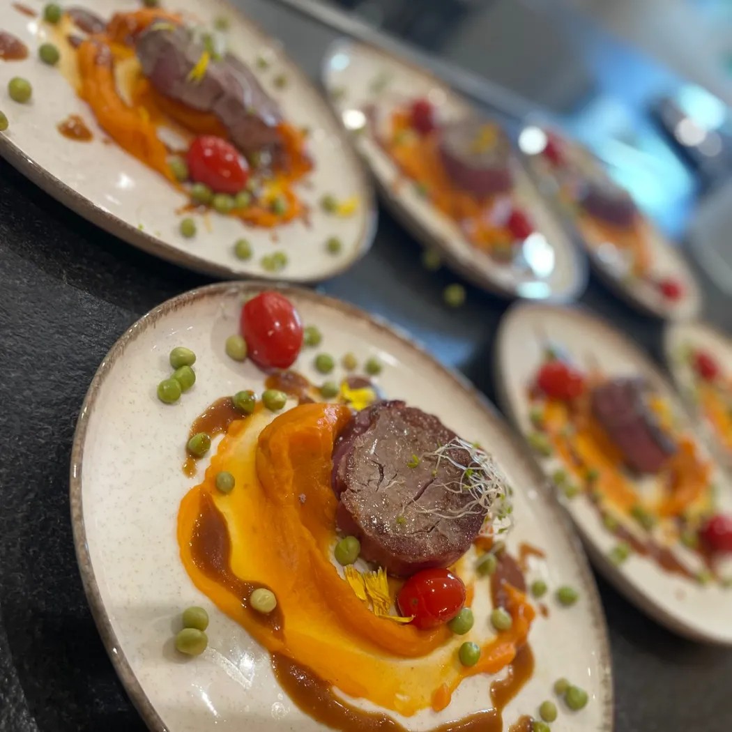 Image alt description