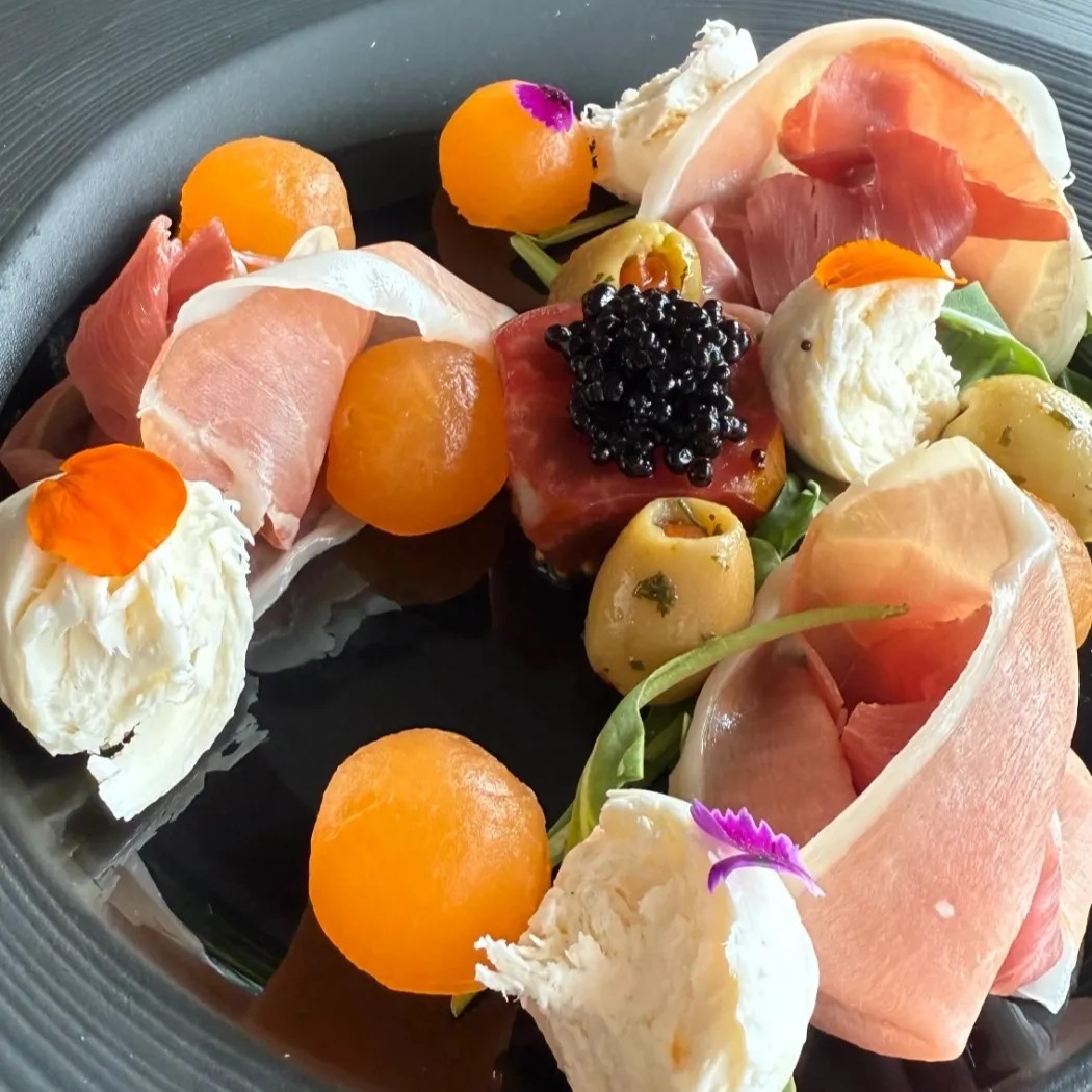 Image alt description