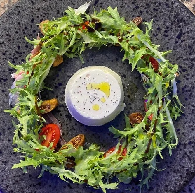 Image alt description