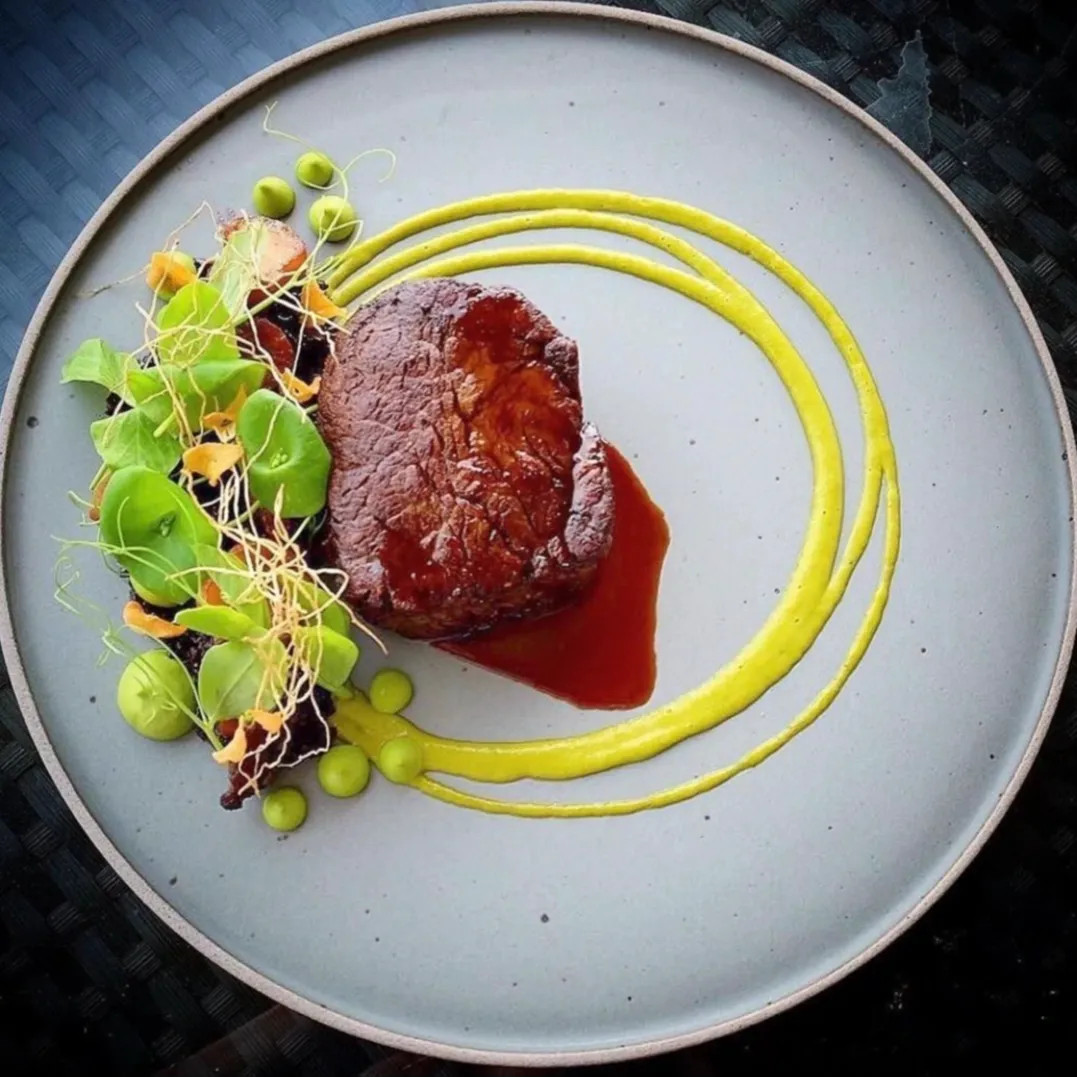 Image alt description