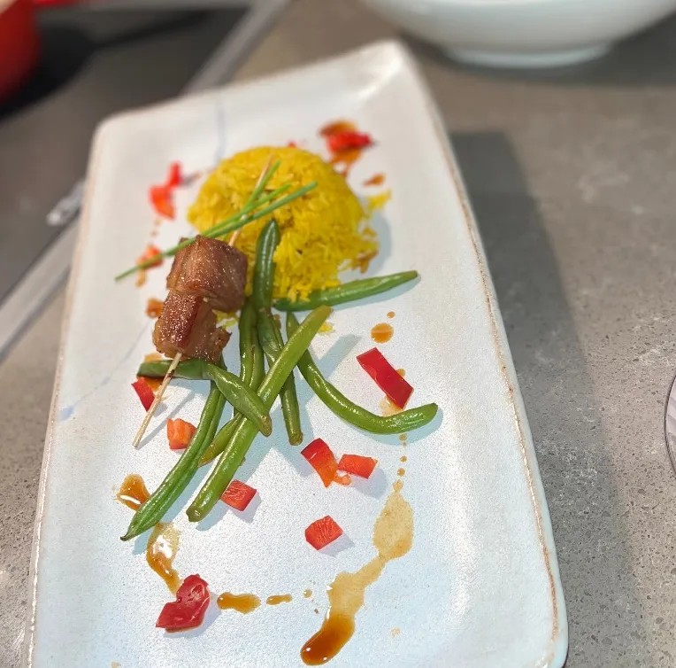 Image alt description