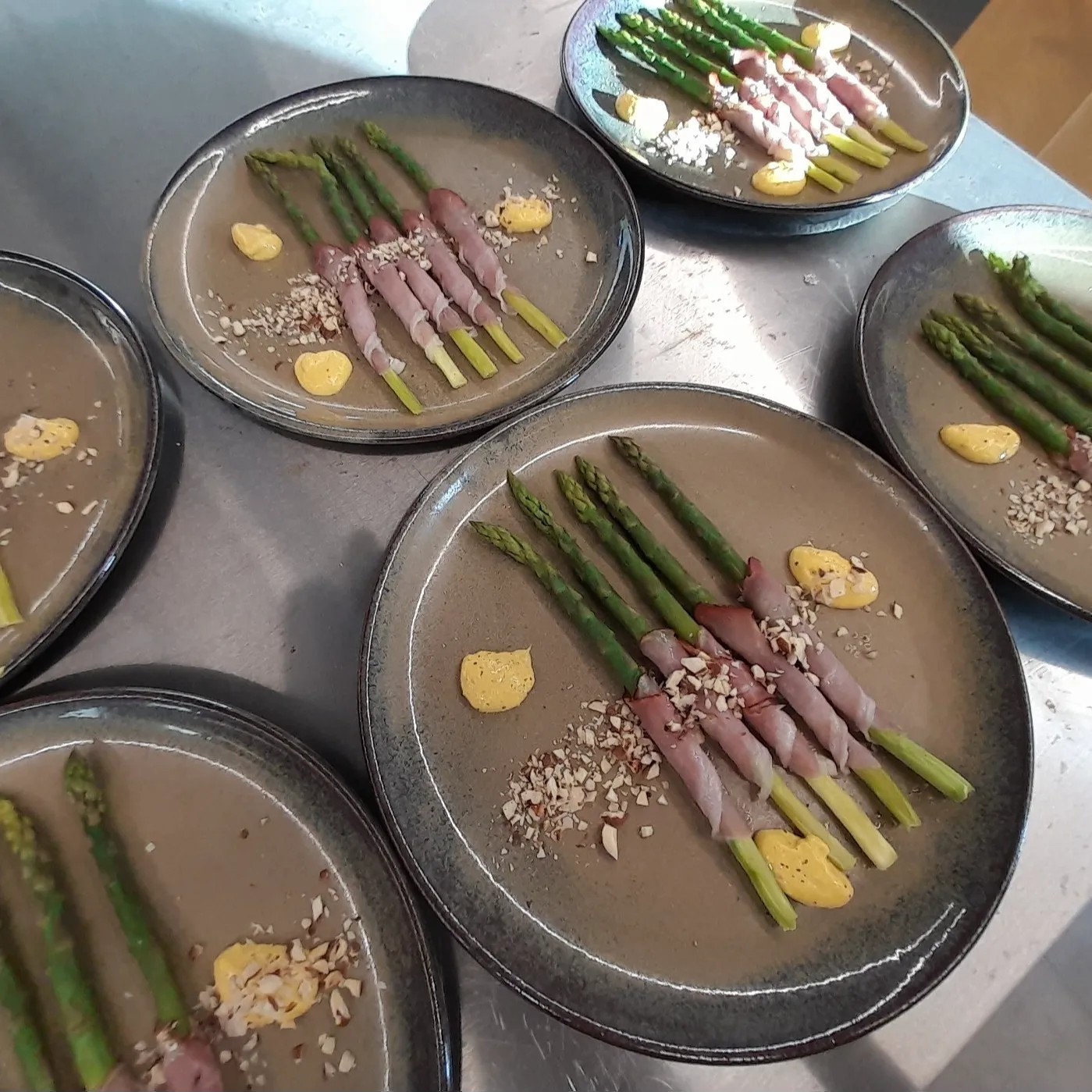 Image alt description