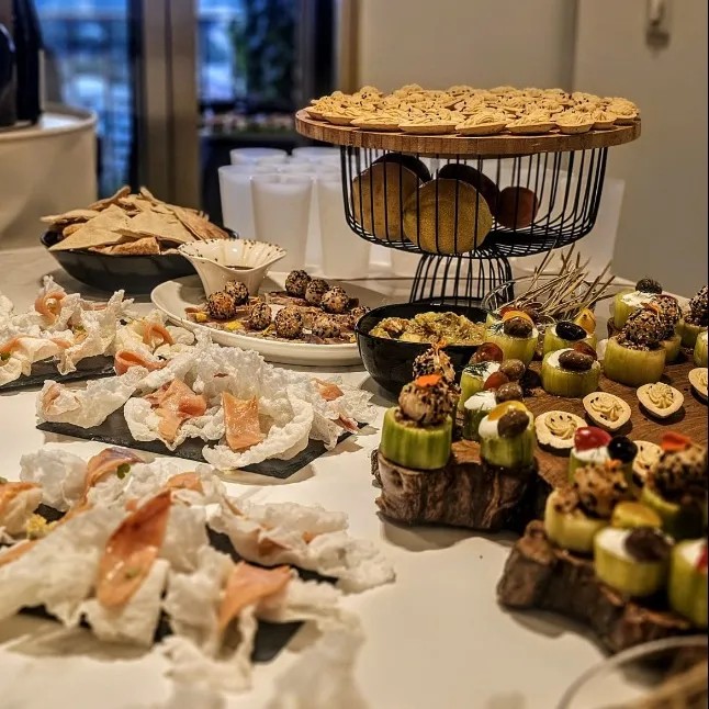 Image alt description