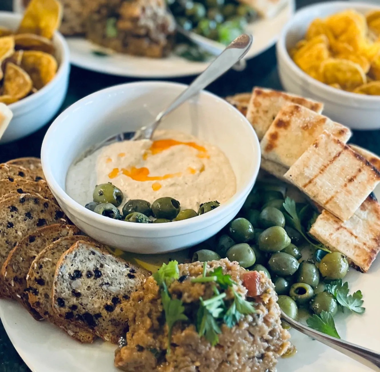 Image alt description