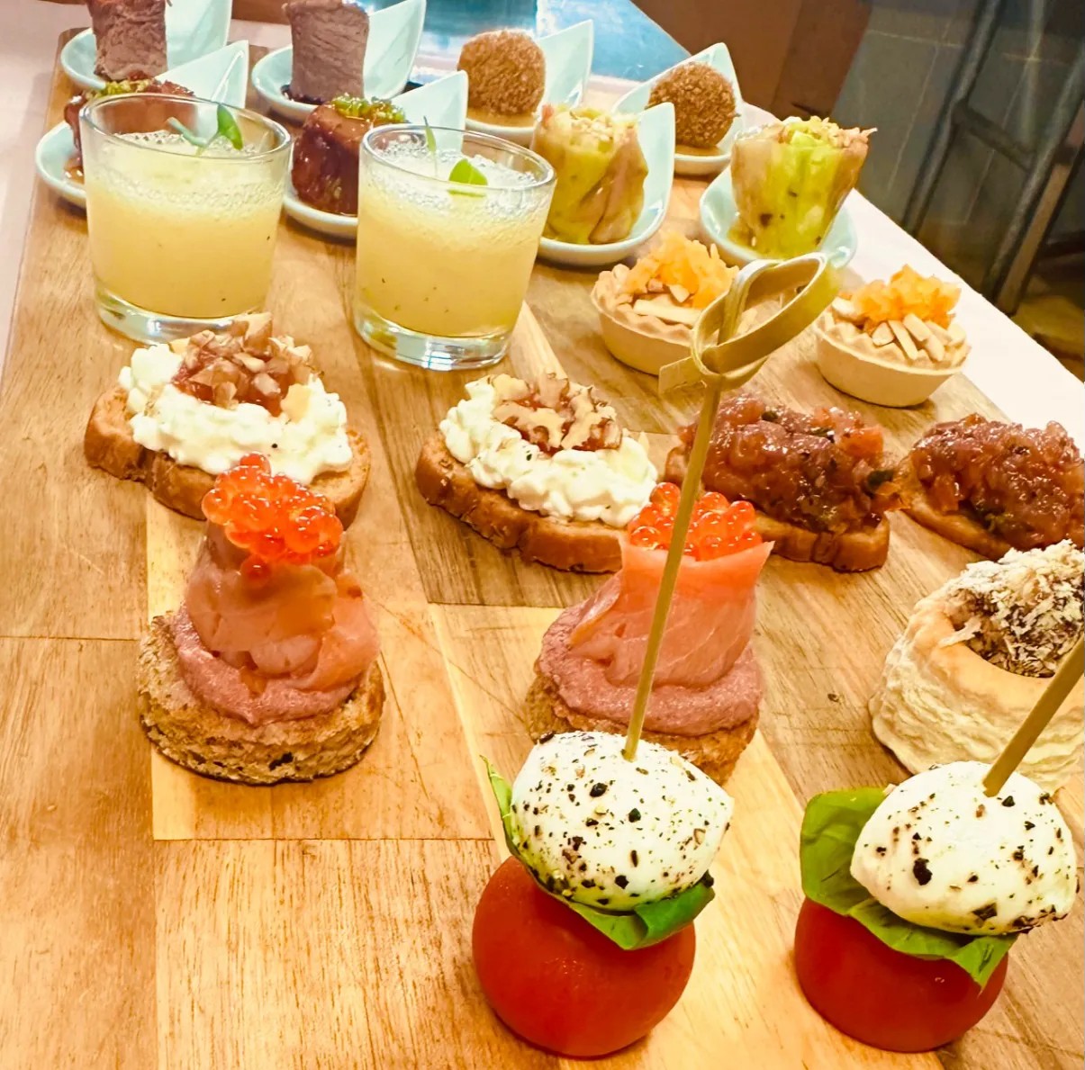 Image alt description