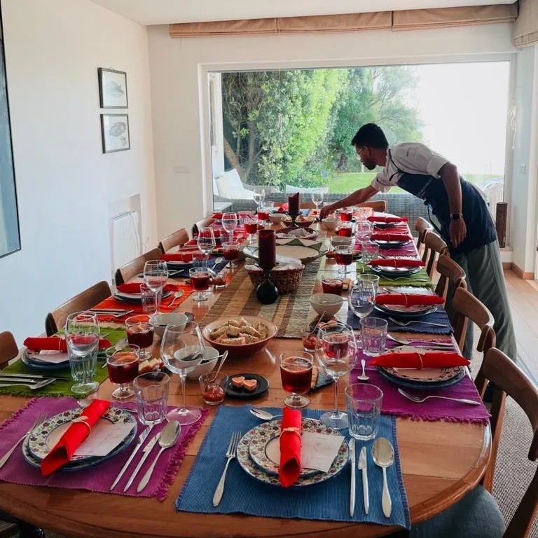 Image alt description