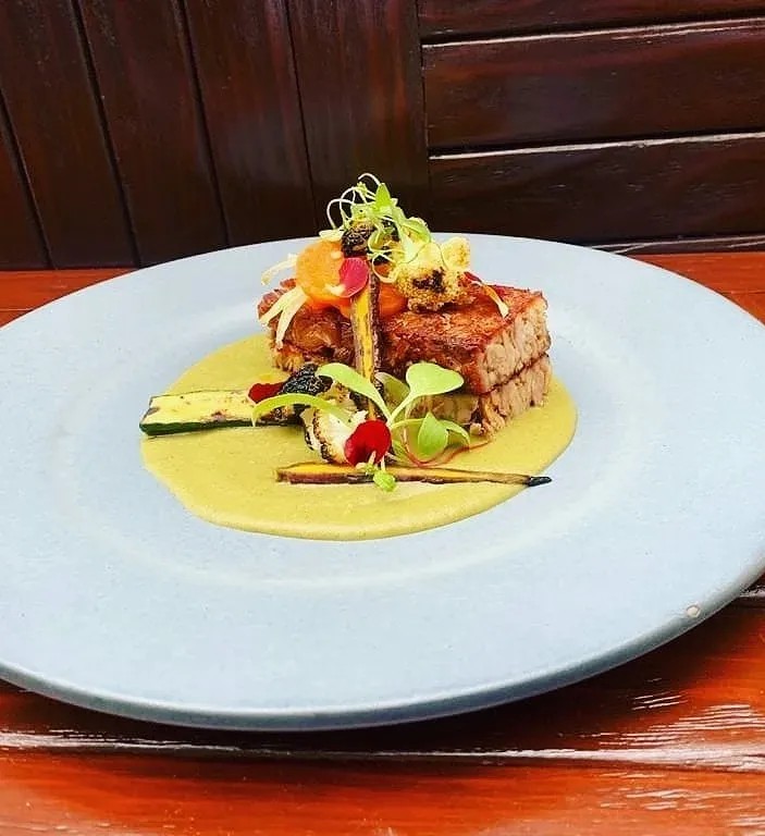 Image alt description