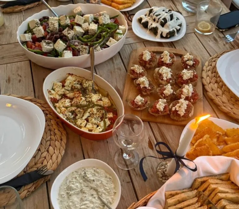 Image alt description