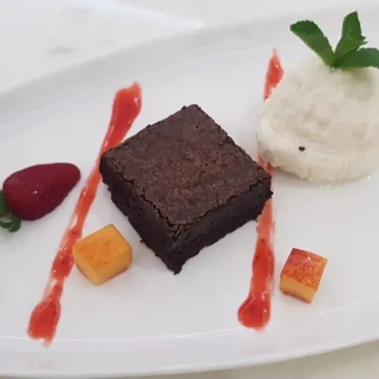 Image alt description