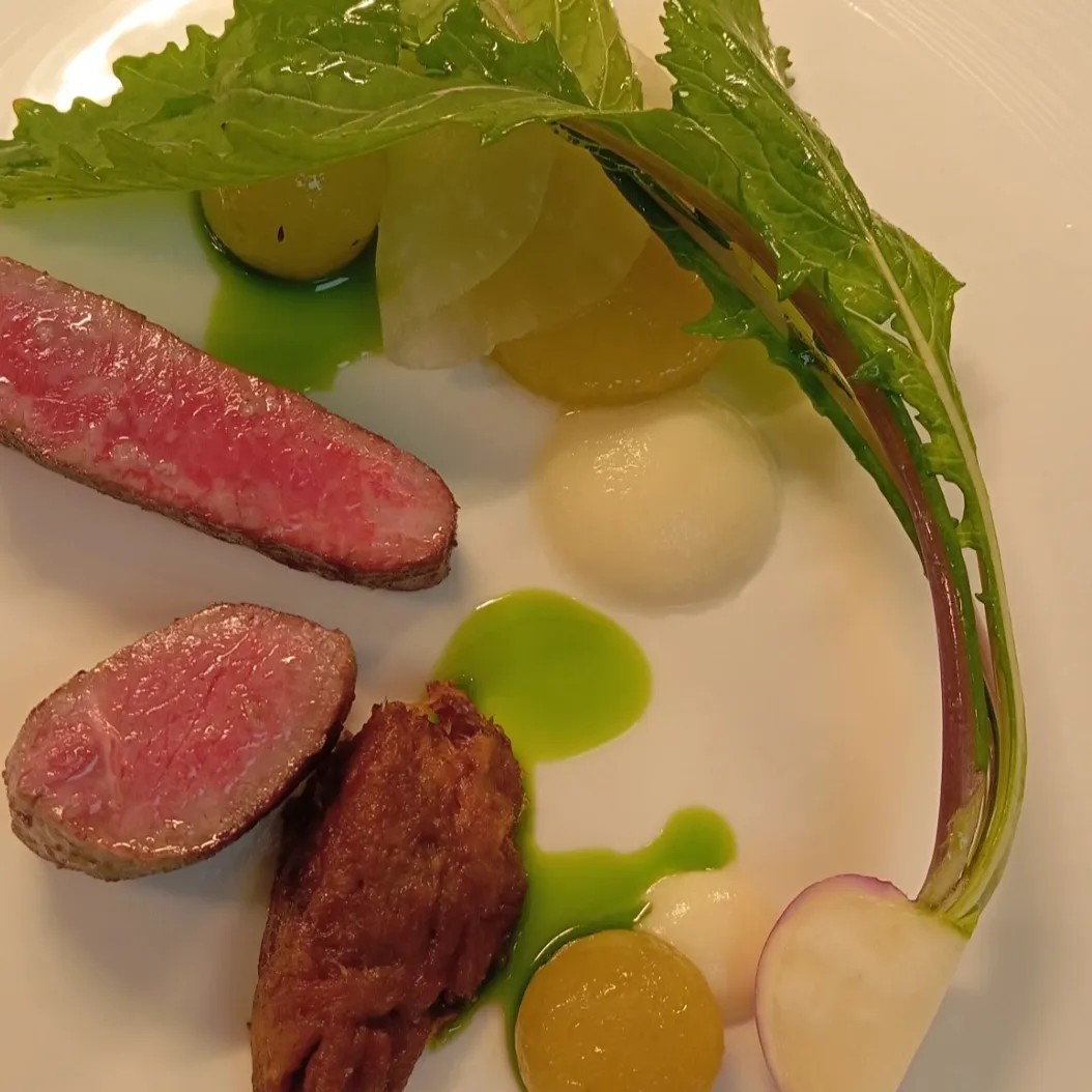 Image alt description