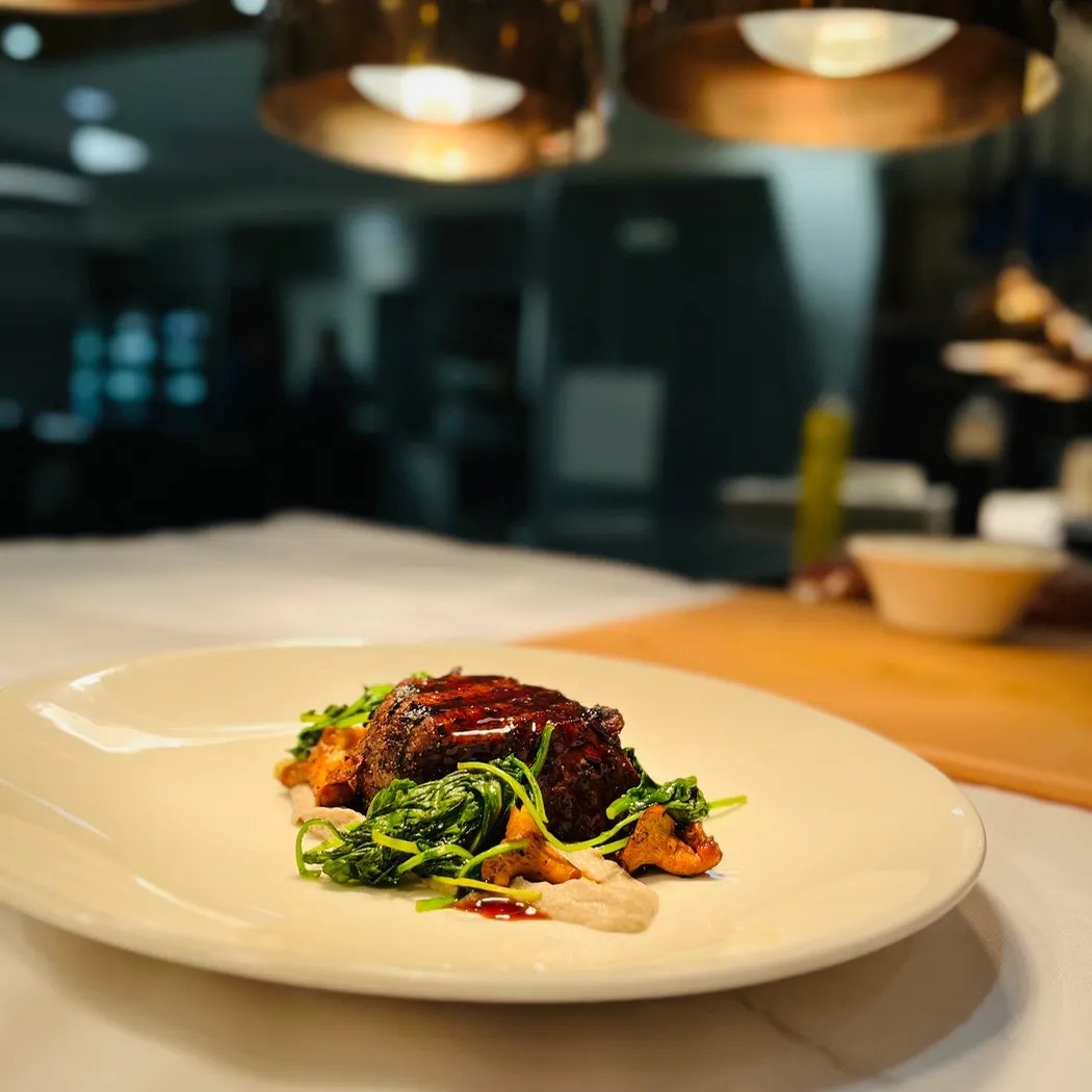 Image alt description