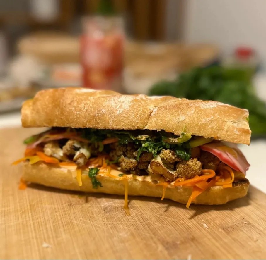 Image alt description