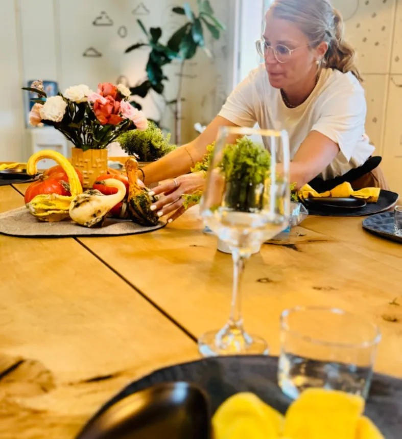 Image alt description