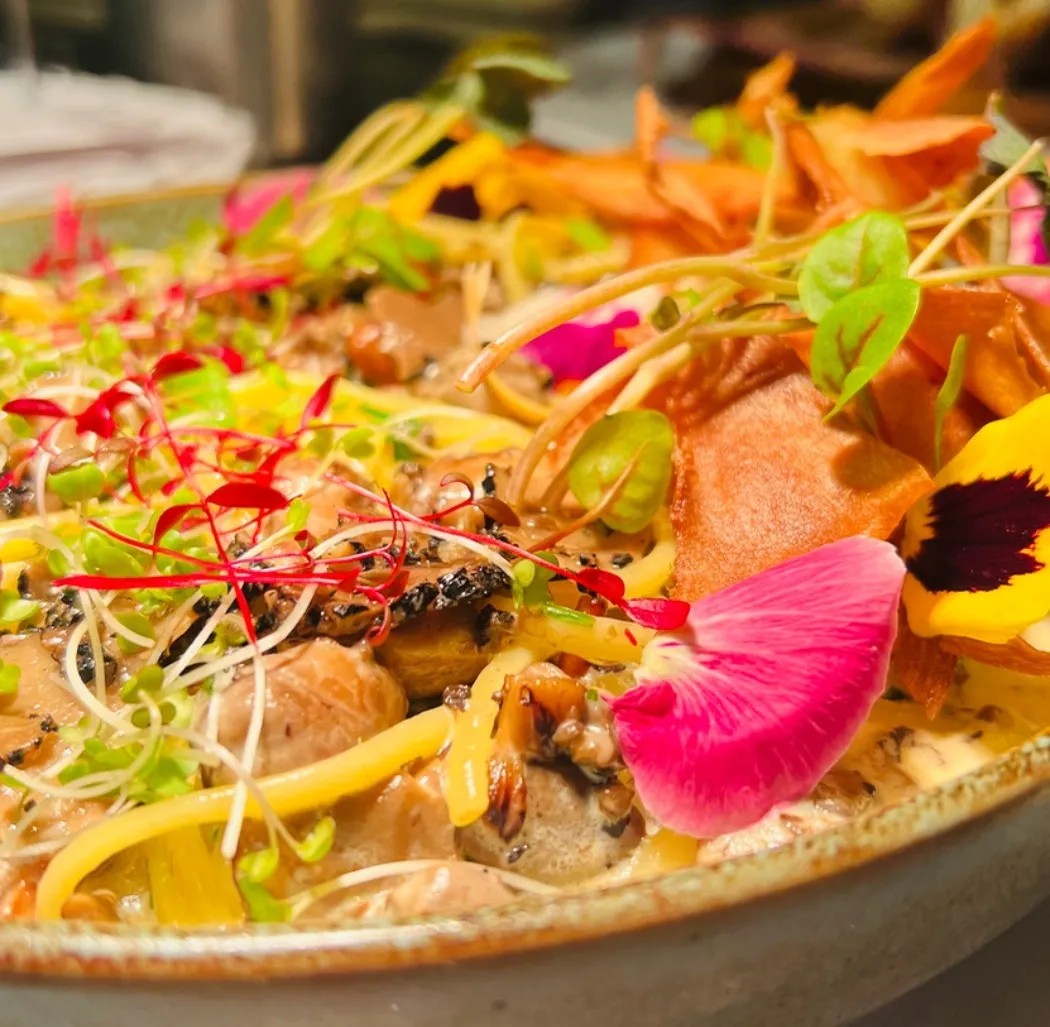 Image alt description