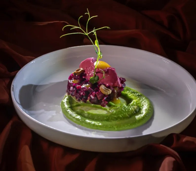 Image alt description