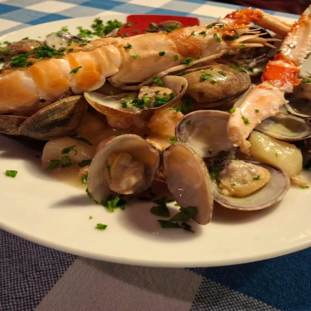 Image alt description