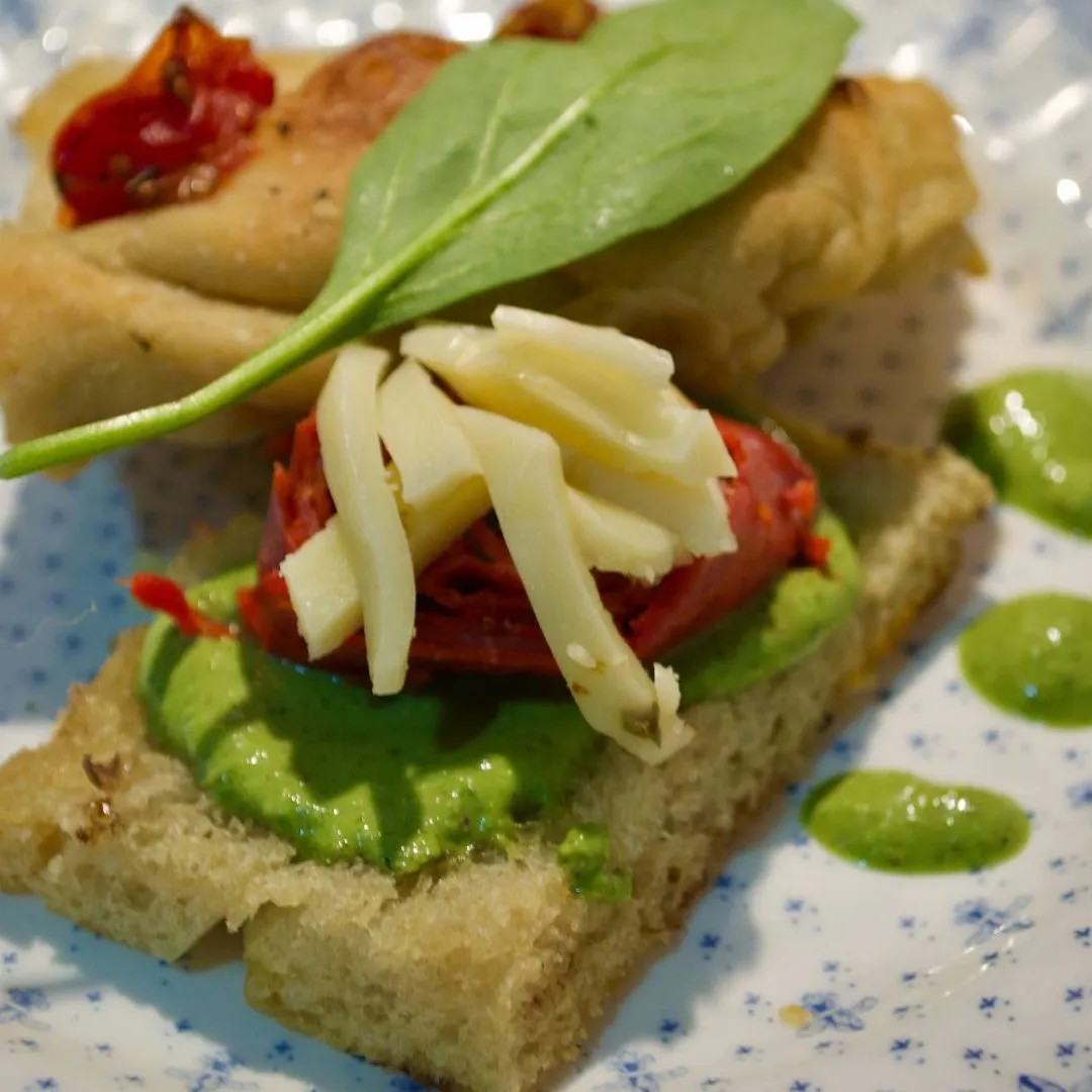 Image alt description