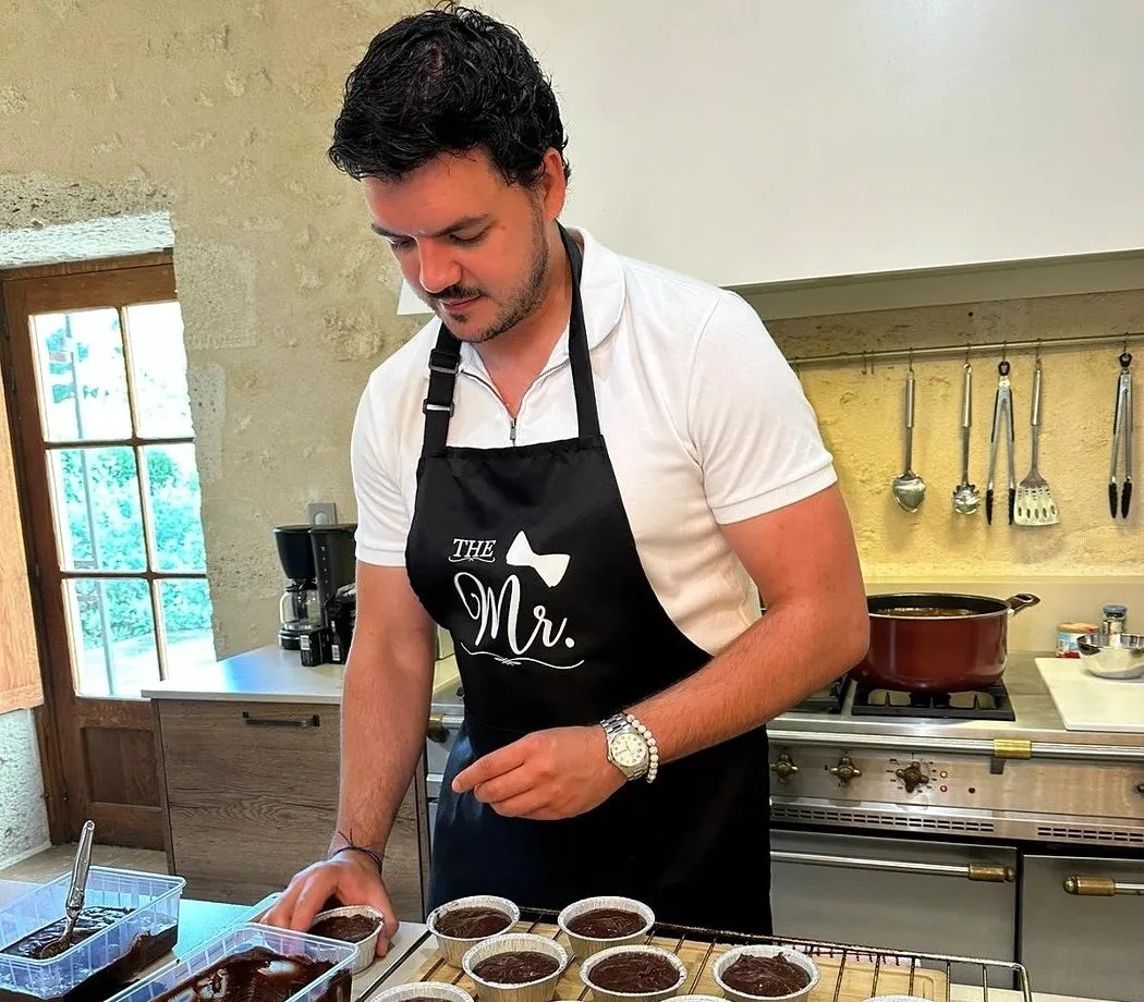 Image alt description