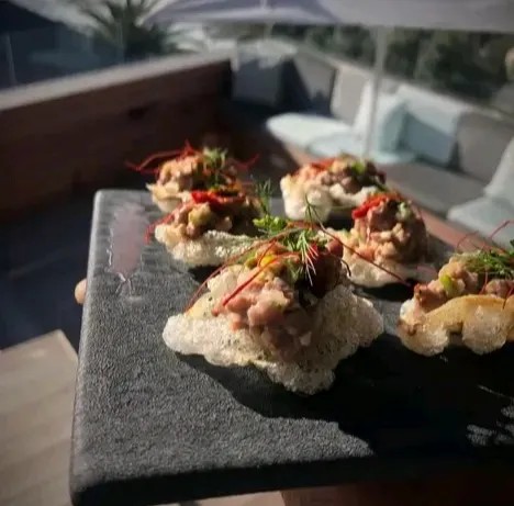 Image alt description