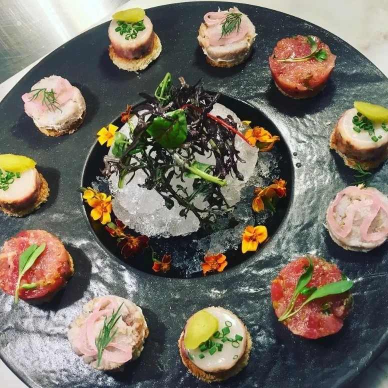 Image alt description