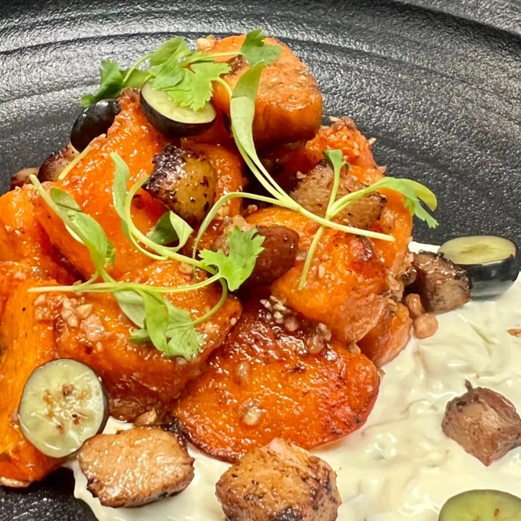 Image alt description